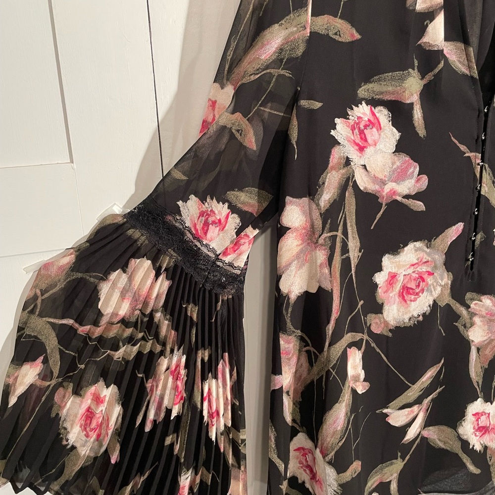 White House Black Market Black Floral Blouse - Picture 3 of 14